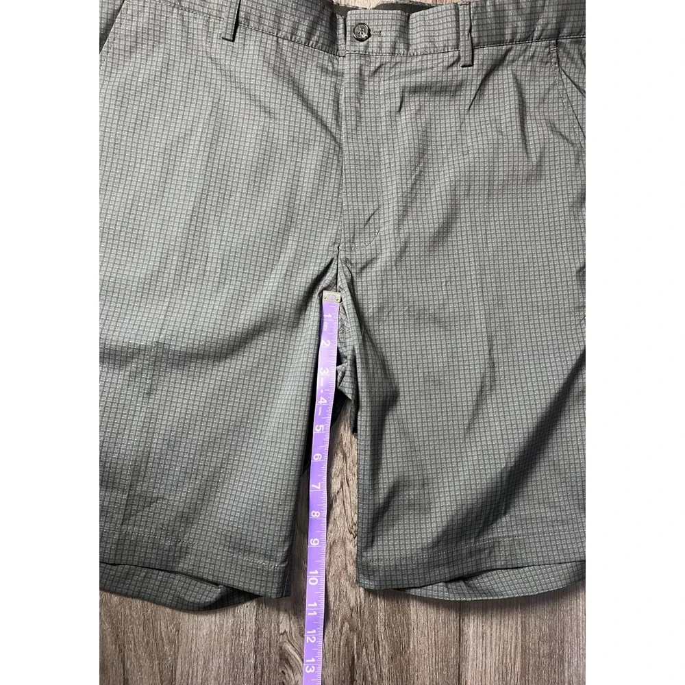 Greg Norman Shark Performance Golf Shorts Dark Gray Men's 36 Check Flat Front